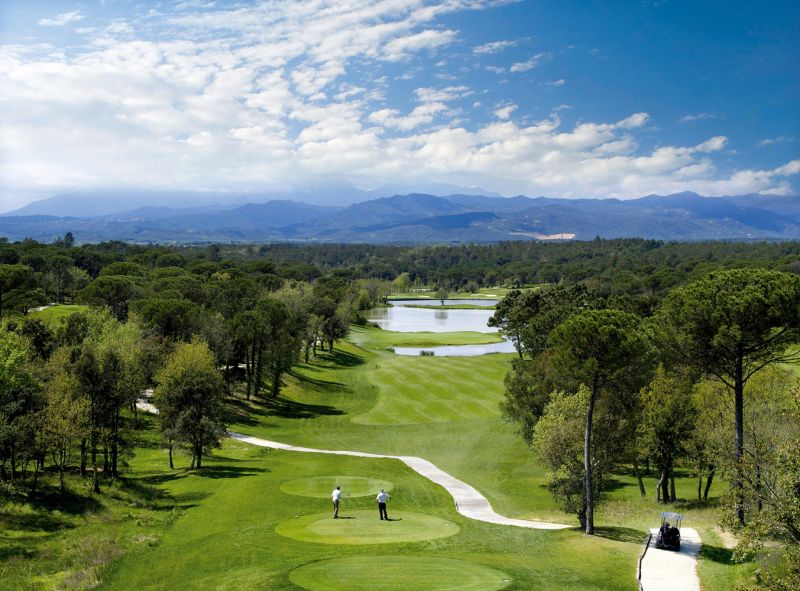 Los Campos de Golf Más Espectaculares de España: Un Viaje por la Excelencia